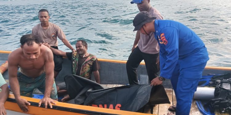 Dua Warga Terseret Arus di Pantai Base G, Satu Korban Masih Dalam Pencarian