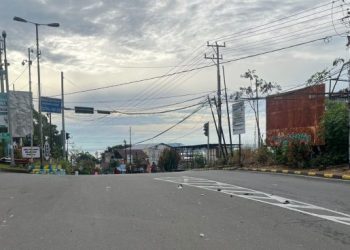 Terobos Lampu Merah, Pengendara Motor Terlibat Kecelakaan dengan Dump Truck