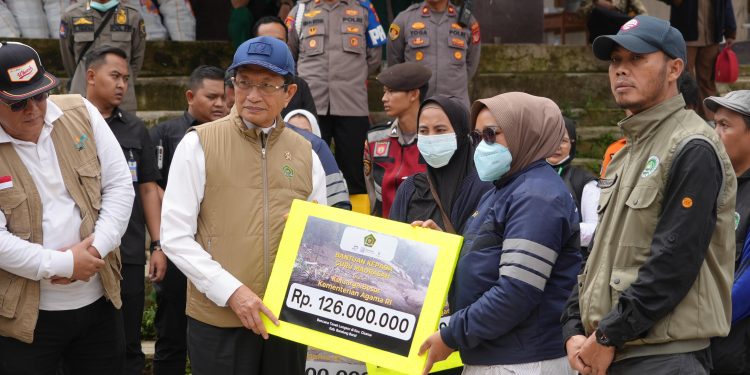 Madrasah Terdampak Banjir di Cisarua Terima Bantuan Rp596 Juta dari Kemenag