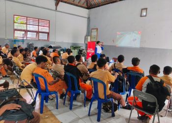 Puluhan Siswa SMKN 2 Manokwari Ikuti Edukasi Safety Riding Honda