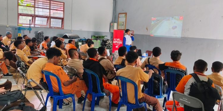 Puluhan Siswa SMKN 2 Manokwari Ikuti Edukasi Safety Riding Honda