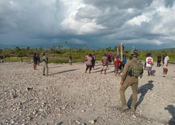 Bangun Kepercayaan, Satgas Damai Cartenz Sambang Masyarakat