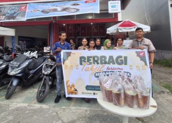 Hangatkan Ramadan, Astra Motor Timika Berbagi Takjil