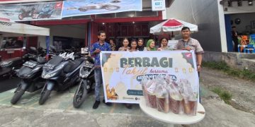 Hangatkan Ramadan, Astra Motor Timika Berbagi Takjil