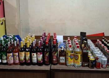 Polisi Amankan Ratusan Botol Miras di Jayapura