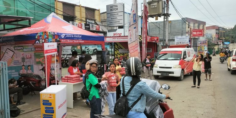 Astra Motor Tanah Hitam Pererat Silaturahmi Lewat Berbagi Takjil