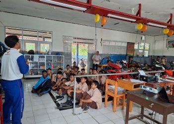 Tekan Risiko Kecelakaan, Astra Motor Papua Edukasi Pelajar SMK Binaan