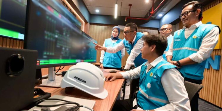Di Antara Takbir dan Tugas, Dedikasi Tanpa Libur Para Petugas PLN