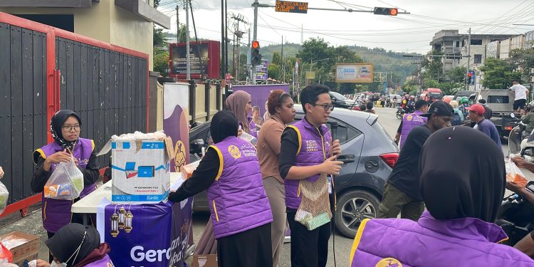 Hangatnya Berbagi Iftar Bersama Al-Hudz dan Komunitas Lintas Agama di Jayapura