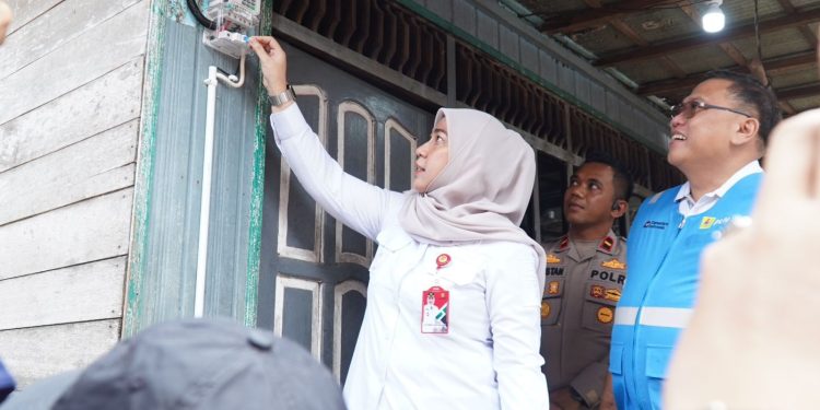 Ribuan Rumah Tangga Prasejahtera Kini Nikmati Listrik Sendiri