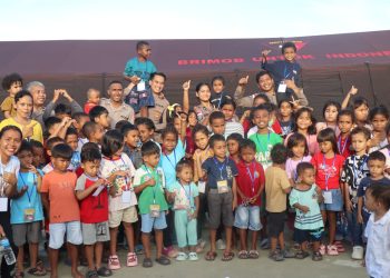 Satgas Damai Cartenz Tebar Kepedulian di Momen Paskah