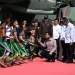Wapres Disambut Tarian Adat Gale – gale Saat Tiba di Raja Ampat