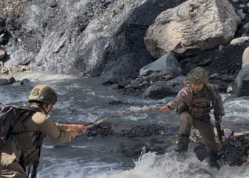 Patroli Taktis Damai Cartenz Jangkau Medan Ekstrem di Puncak