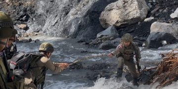 Patroli Taktis Damai Cartenz Jangkau Medan Ekstrem di Puncak