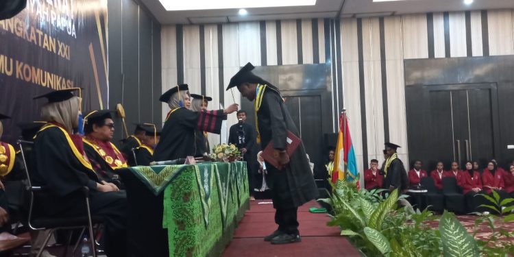Wisuda ke-21 UM Papua, Alumni Diminta Bangun Daerah