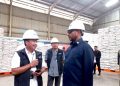 Yan Mandenas Kunjungan ke Gudang Bulog Papua, Dorong Perubahan Juknis