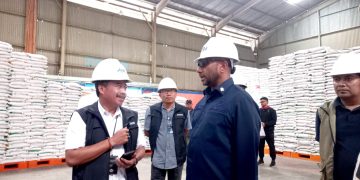 Yan Mandenas Kunjungan ke Gudang Bulog Papua, Dorong Perubahan Juknis 3T