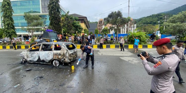 Mobil Terbakar di Depan Mapolda Papua, Polisi Temukan Tangki BBM Modifikasi