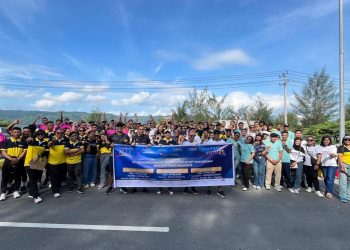 Horison Region Papua Gelar Bersih Pantai Holtekam Peringati HUT MGM ke-23