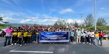 Horison Region Papua Gelar Bersih Pantai Holtekam Peringati HUT MGM ke-23