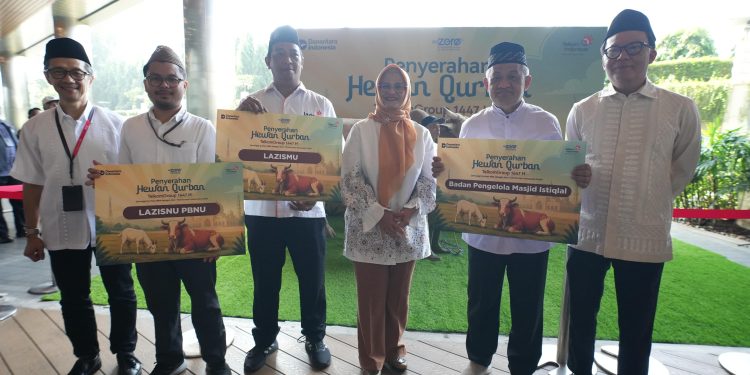 TelkomGroup Perkuat Kepedulian Sosial melalui Distribusi 910 Hewan Kurban