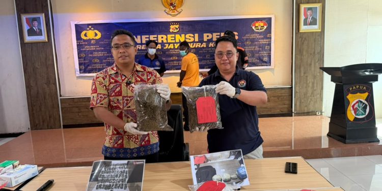 ‎Seorang Warga PNG Diciduk, Bawa Ganja 1,6 Kilogram