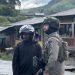 Merawat Keamanan dari Dekat, Satgas Damai Cartenz Sapa Warga Sinak