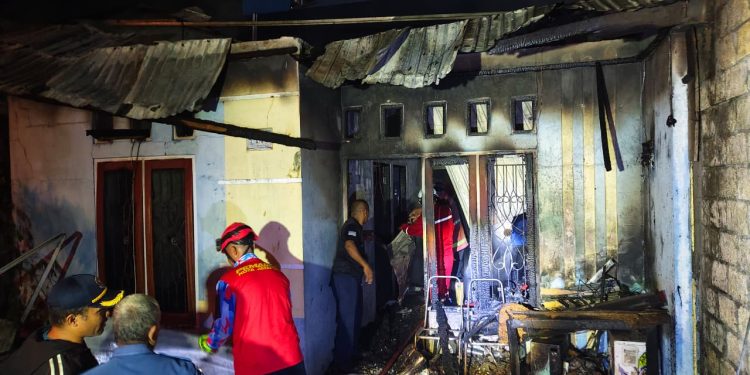 Api Melahap Rumah di Koya Tengah, Dua Anak Nyaris Jadi Korban