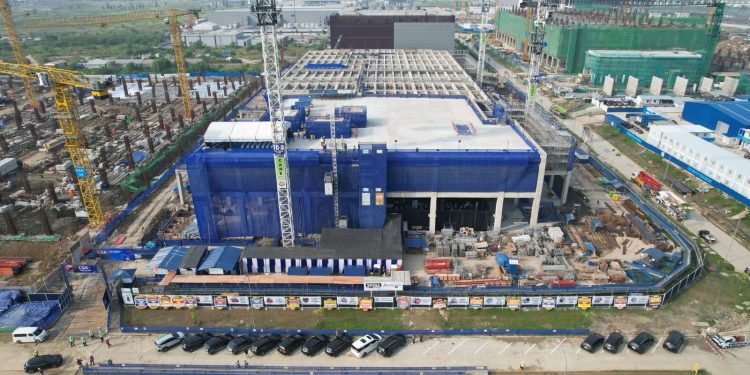 PLN Pasok Listrik Raksasa untuk Data Center Terbesar Indonesia