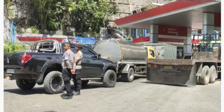 Polisi Disiagakan di SPBU Penyedia BBM Subsidi