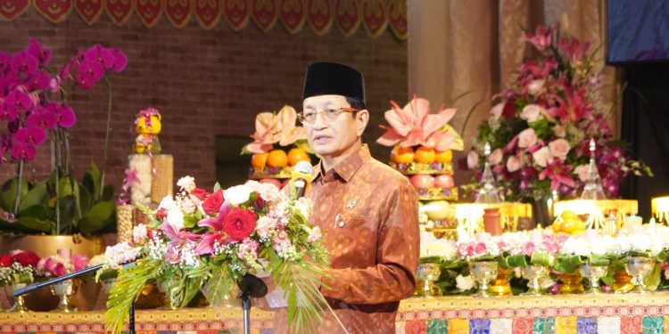 Menag Ajak Umat Buddha Komitmen Tebar Kebaikan