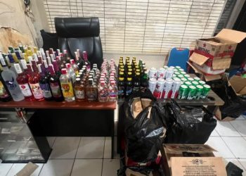 Ratusan Botol Miras Ilegal Disita di Entrop, Dua Pemilik Digelandang Polisi