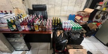 Ratusan Botol Miras Ilegal Disita di Entrop, Dua Pemilik Digelandang Polisi