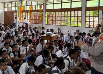 Kapolsek Japsel Bekali Ratusan Siswa soal Keselamatan Berkendara