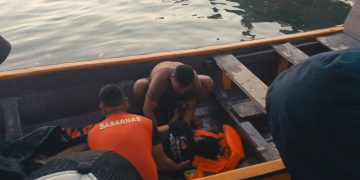 Tim Gabungan Evakuasi Korban Pemancing Jatuh ke Laut
