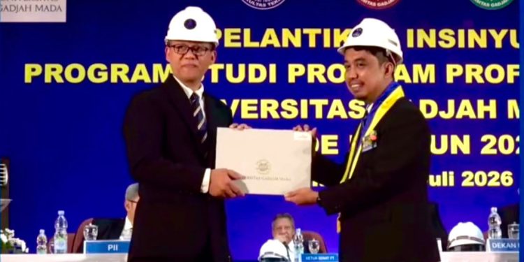 UGM Lantik Ivan Yosefwan Naibaho sebagai Insinyur