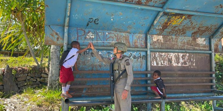 Di Balik Patroli, Ada Ruang Dialog antara Personel dan Warga Puncak Jaya