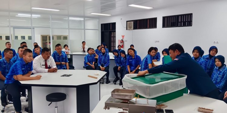 PLN Tanamkan Literasi Energi Bersih Sejak Bangku SMA