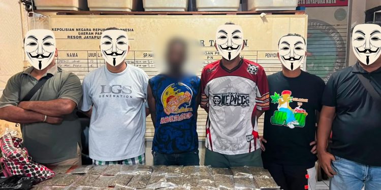 Polresta Jayapura Bekuk Warga PNG Pemilik Setengah Kilogram Ganja