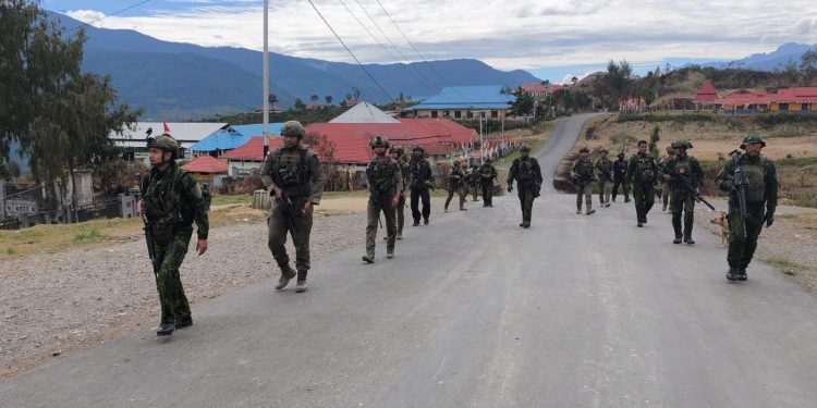 Satgas Damai Cartenz dan TNI Perkuat Keamanan Intan Jaya
