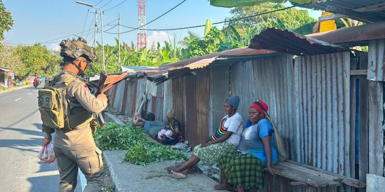 Satgas Operasi Damai Cartenz Ajak Warga Nabire Jaga Keamanan Bersama