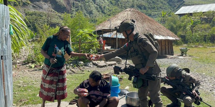Satgas Damai Cartenz Pantau Aktivitas Sekolah dan Warga Puncak Jaya