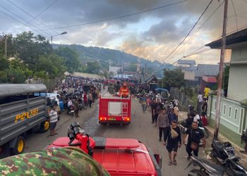 6 Kendaraan PMK TNI Diterjunkan ke Lokasi Kebakaran di Jayapura