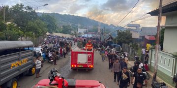 6 Kendaraan PMK TNI Diterjunkan ke Lokasi Kebakaran di Jayapura