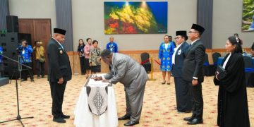 Lantik Direksi Baru Bank Papua, Gubernur Tekankan Amanah dan Profesionalisme