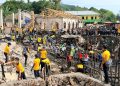 Pasca Kebakaran, Tim Gabungan Jayapura Turun Tangan Bersihkan Material Bangunan
