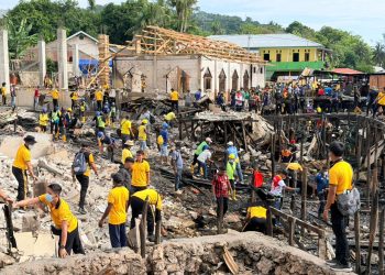 Pasca Kebakaran, Tim Gabungan Jayapura Turun Tangan Bersihkan Material Bangunan
