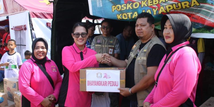 SPN Polda Papua dan Bhayangkari Gelar Aksi Peduli Kebakaran Jayapura
