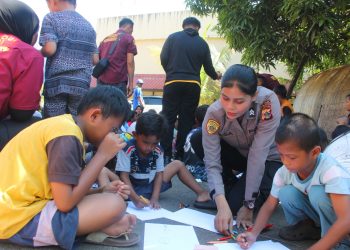 Polda Papua Beri Pendampingan Psikologis untuk Anak-anak Korban Terdampak Kebakaran