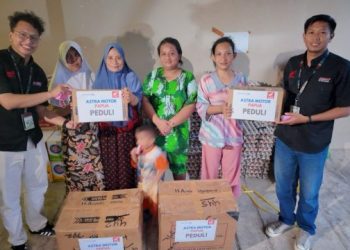 Astra Motor Papua Serahkan Bantuan Sandang bagi Korban Terdampak Kebakaran